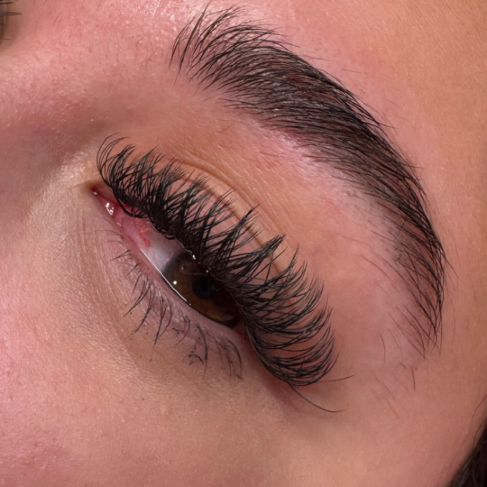 Y Lashes Full Set at LashesbyNelaa in Bowling Green, KY
