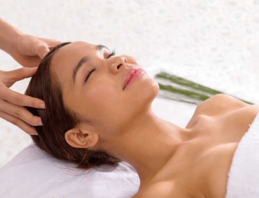 Dry Scalp Massage Treatment