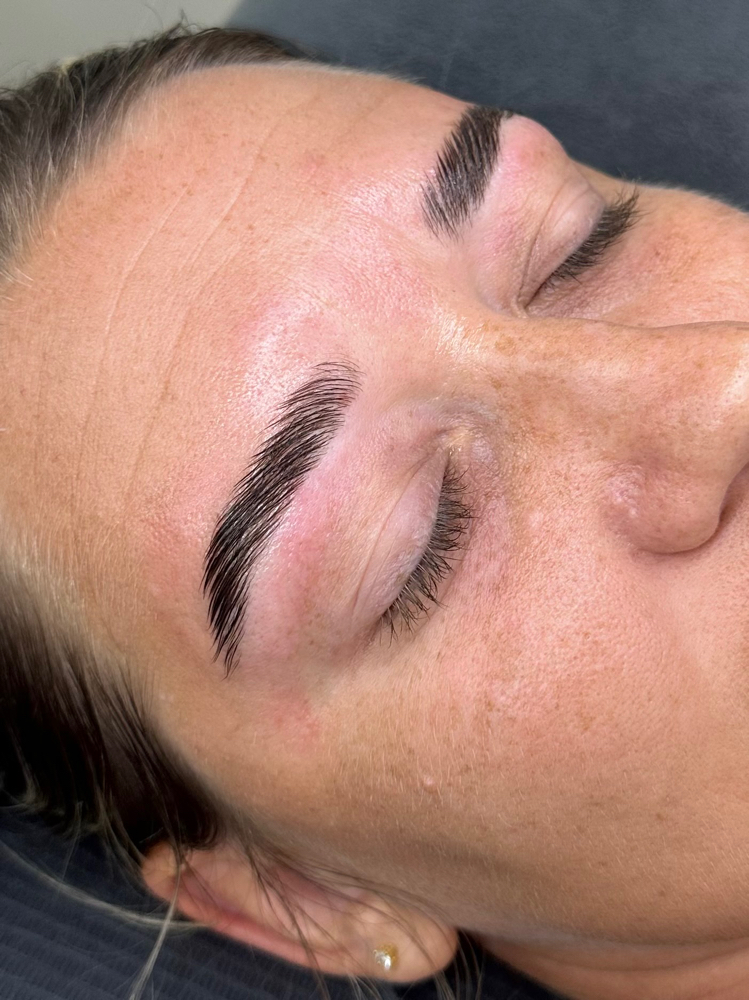 Brow lamination + wax/tint