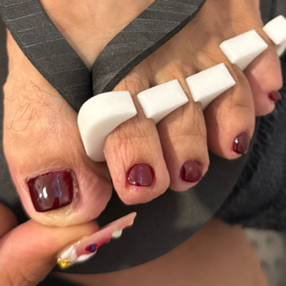 Pedicure at Chic Claws in Chicago, IL