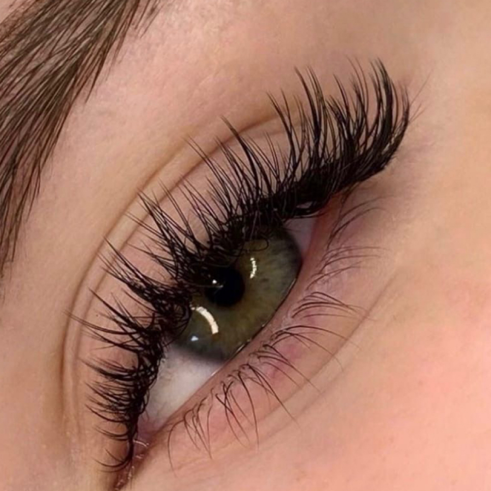 blended hybrid lashes at by grace esthetics in Florence, AL