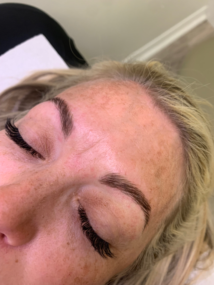 Brow Shaping & Hybrid Tint