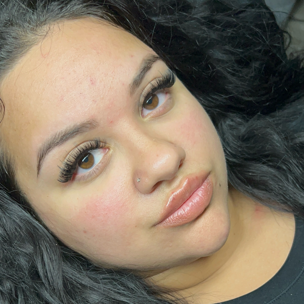 (Hybrid) Light Volume Full Set at Intimate Lash Room LLC in Gary, IN