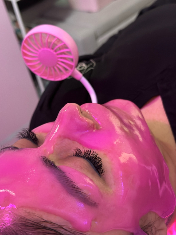 ADRI'S SIGNATURE GLOW FACIAL ✨