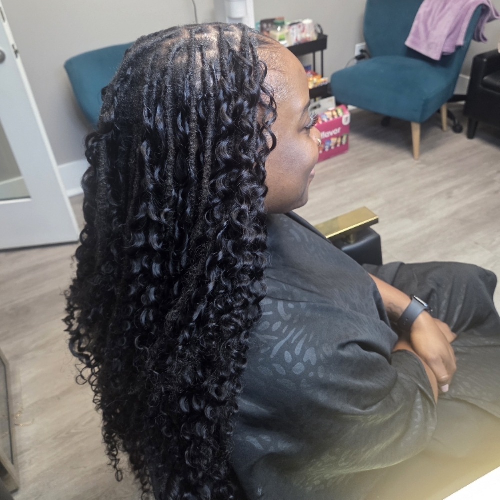 Miracle Knots at Healthy Hair By Sheika in Clarksville, TN