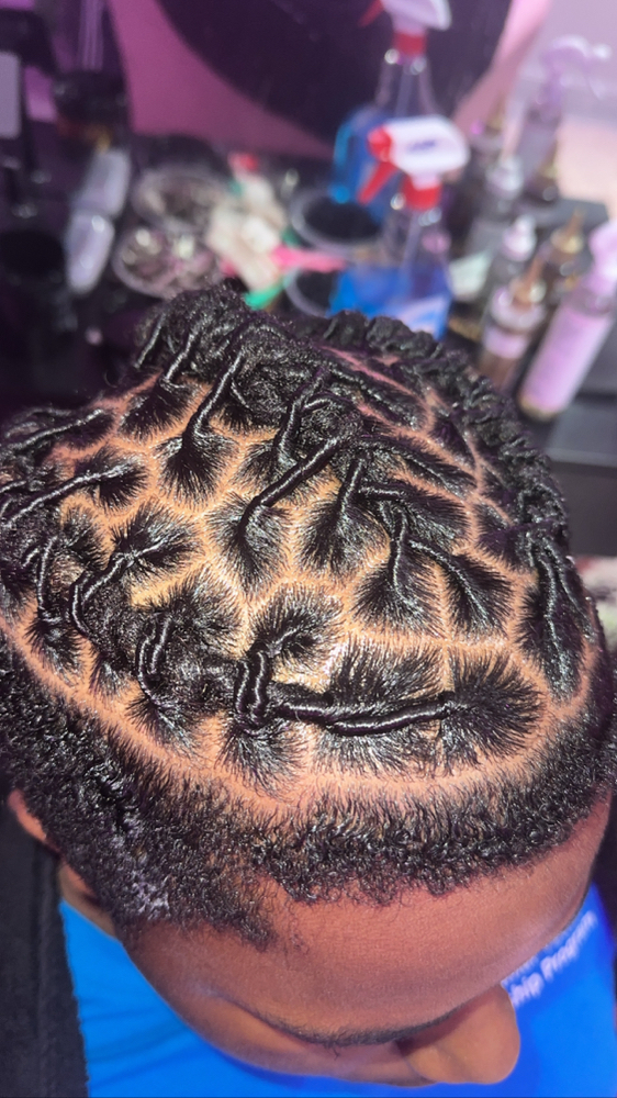 Maintenance w/style top of the head at Loc’d N Wit Tweet in Temple Hills, MD