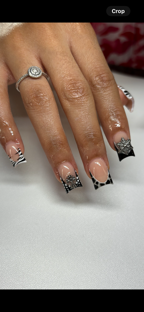 Short Full Set W/Design at Janeli’s Nailz in Streamwood, IL