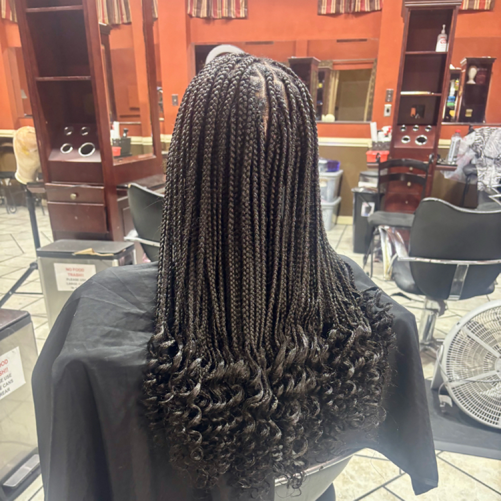 Any Size Knotless $100 FCFS at Blondie Beauty in Macon, GA