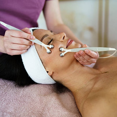 Sculpting Lift Microcurrent facial