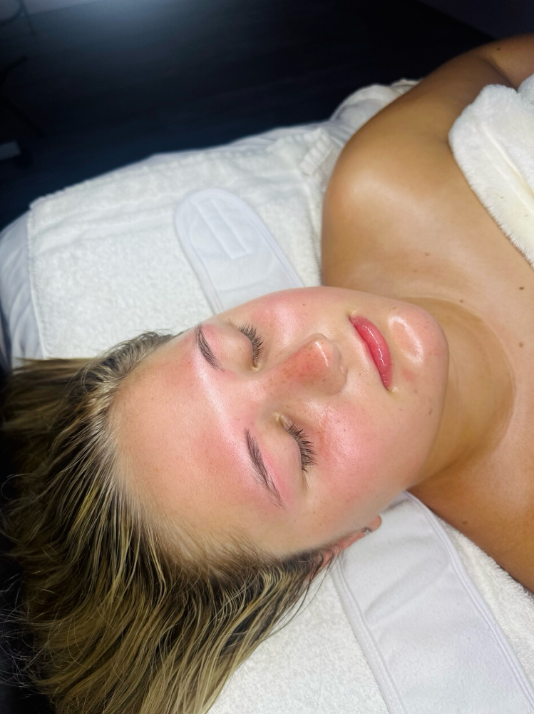 DELUXE CUSTOM FACIAL