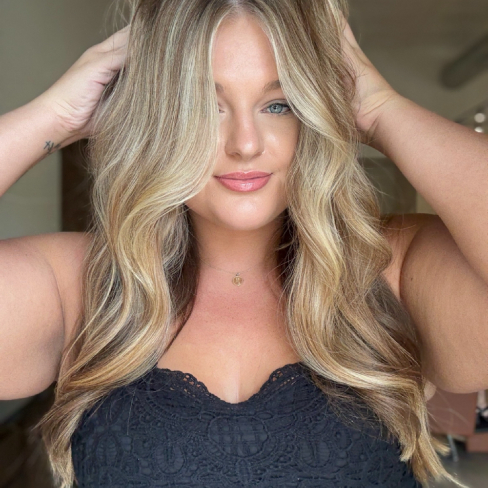 Partial Custom Blonding ( 15 Foils) at Hairbumhippie in Oxford, FL