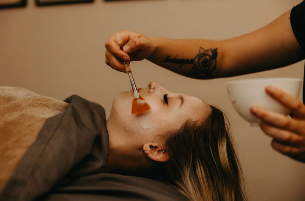 Express Dermaplane Facial