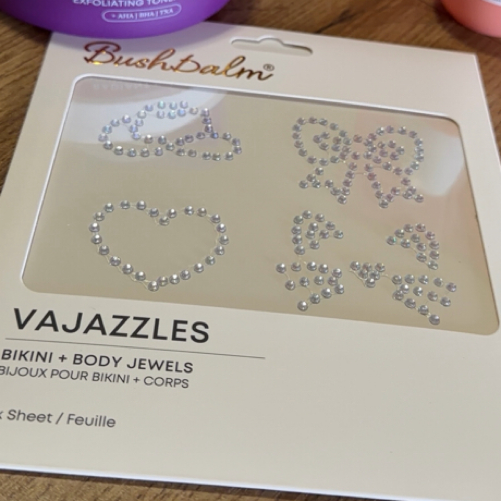 Vajazzle Sticker at Lana’s Beauty Lounge in Jacksonville, NC
