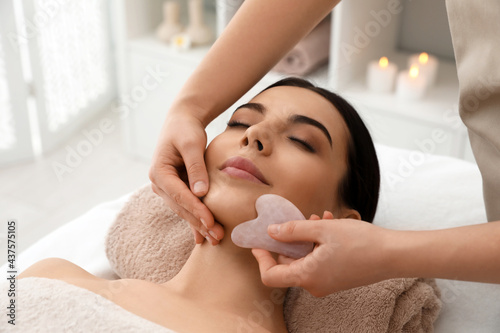 Quartz Gua Sha Facial