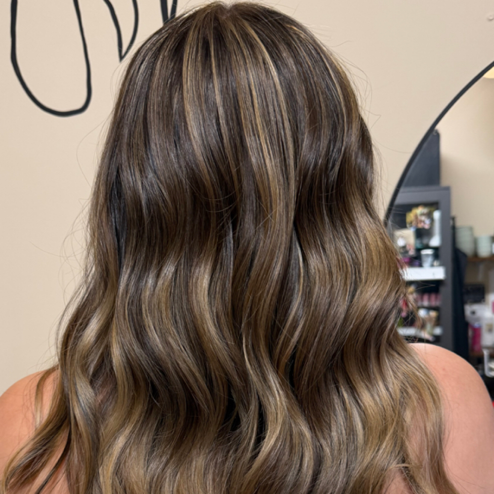 Full Lowlight *No lightening* at Lil Shop Of Hairdos in Muncie, IN