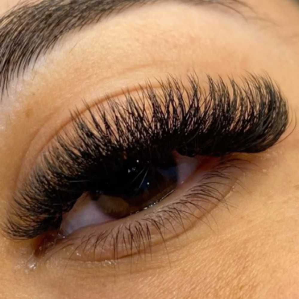 Vollume Lash Extension Touch up at JE Beauty & spa in duluth, GA