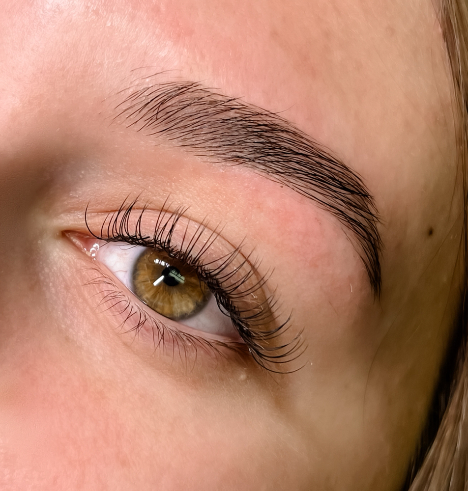 Deluxe Brow Service (Wax & Tint)