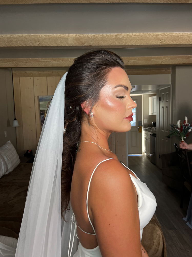 Bride& 5 Bridemaids HMU