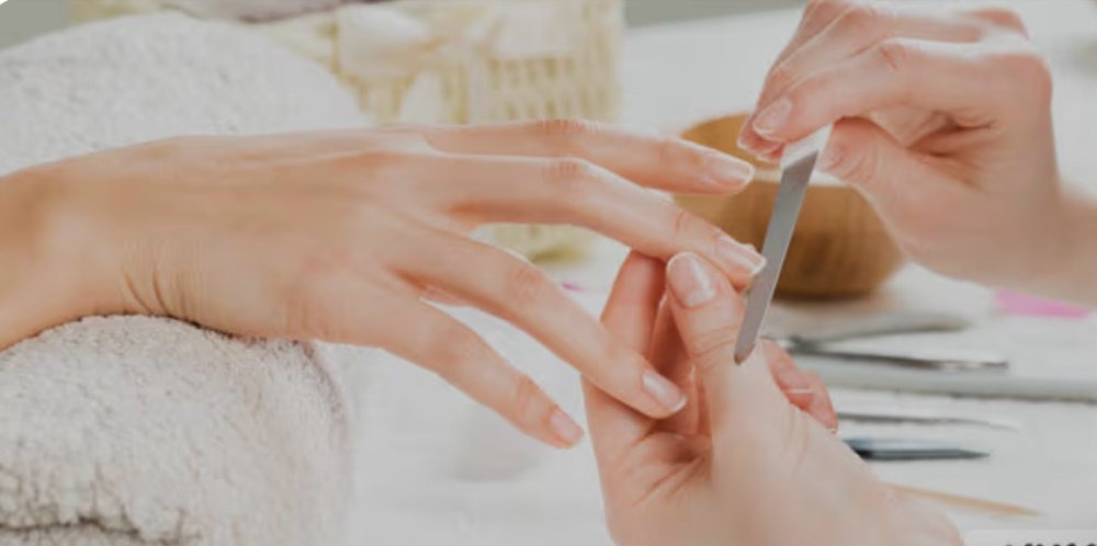 REGULAR MANICURE