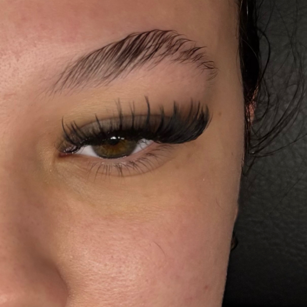 Wispy Full Set at Pretty Bond in Benson, AZ