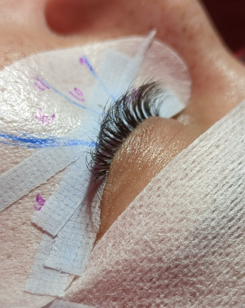 Natural to Hybrid Lashes Full Set