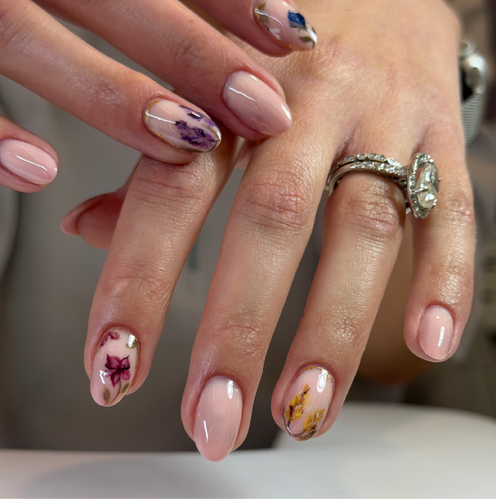 Nail Art Design Medim (4 Nails) at VONĀ Private Studio in Wichita, KS