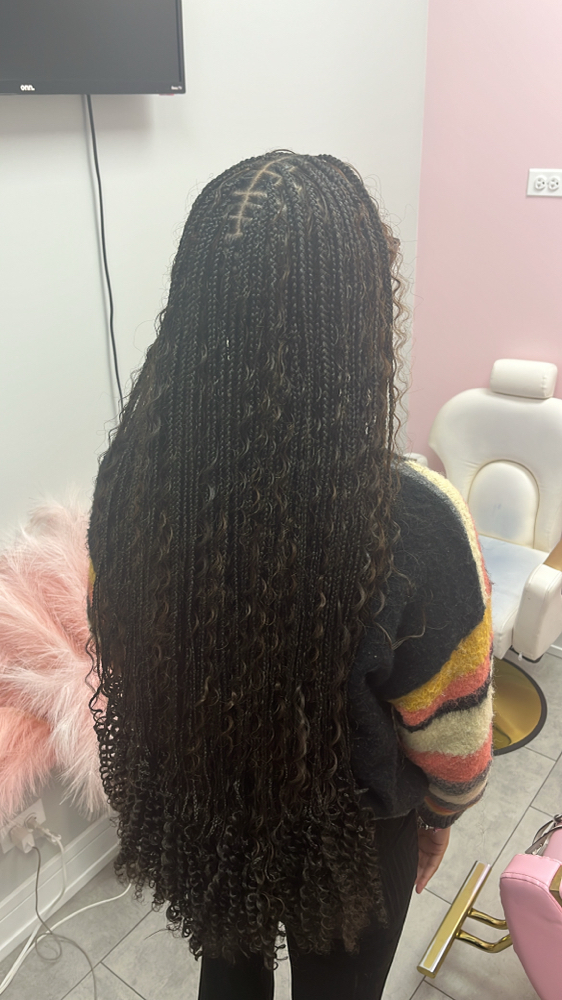 Small BOHO Knotless at Luxuryybraidsbyshar in Homewood, IL