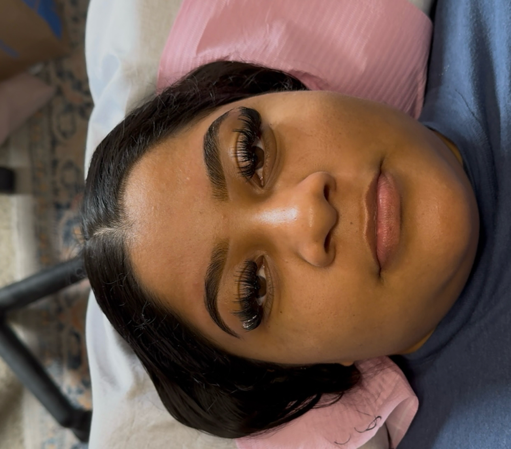 Vol. full set + Brow wax & tint