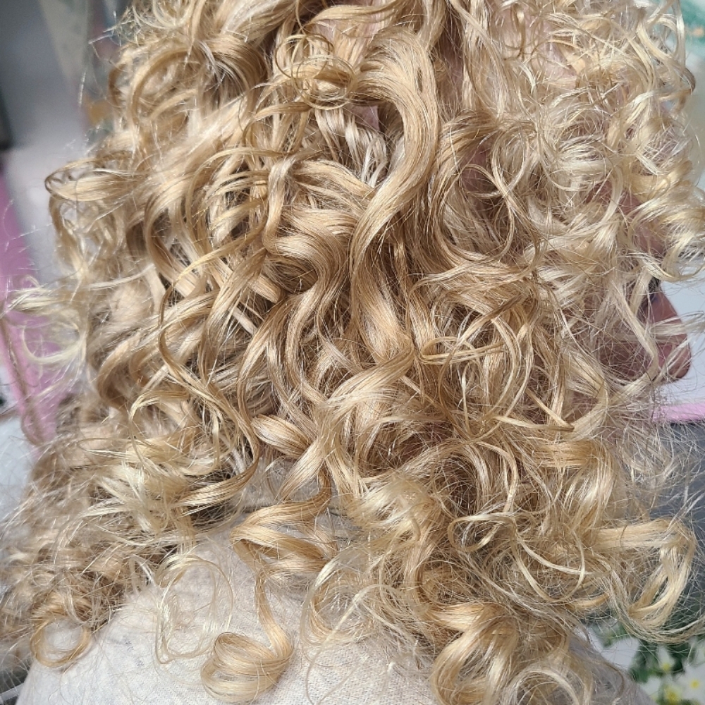 Light  Golden Blonde at Chon's Unique House of Hair in Detroit, MI