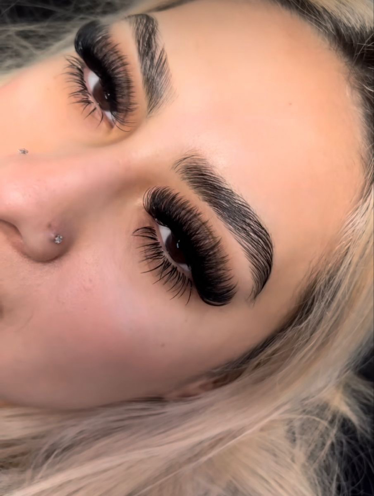Mega Volume Lashes