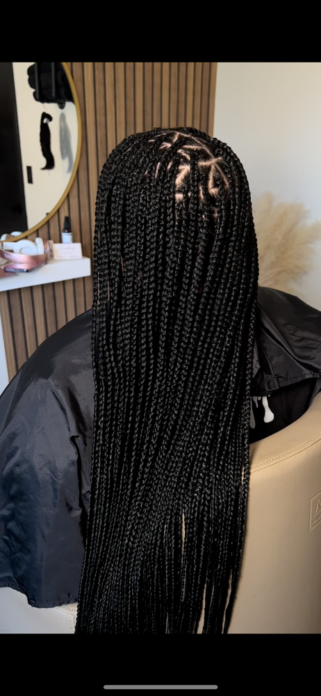 Triangle Part Med Knotless Braids