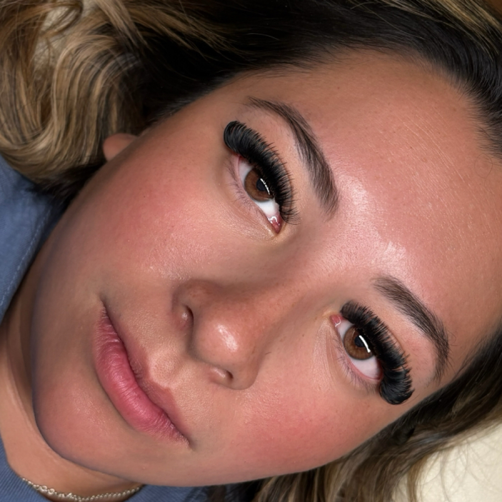 Volume Set at Lash Brow & Body By Andrea in Tyler, TX