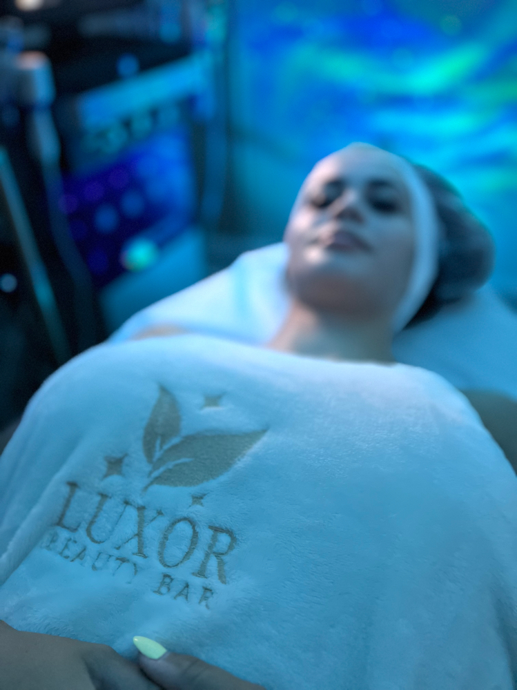 Deluxe Diamond Glow (HYDRAFACIAL) at LUXOR BEAUTY BAR in ALPHARETTA, GA