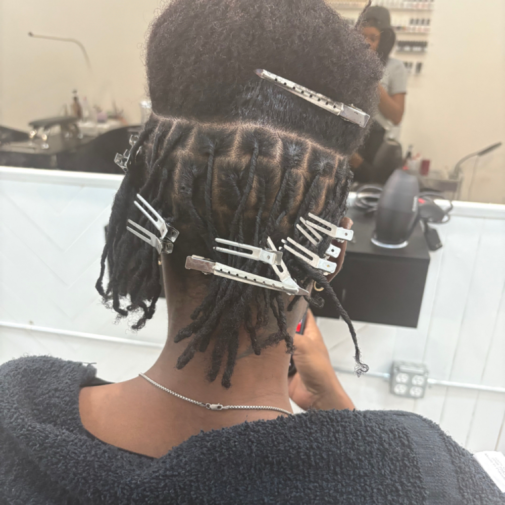 Starter Locs at QE BEAUTY in New York, NY
