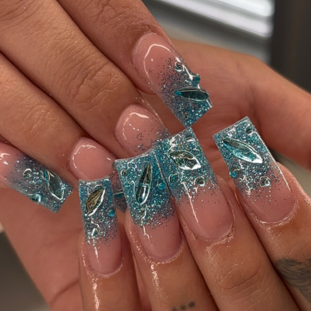 Blinged out full set at Blingedxbonita in Tuscaloosa, AL