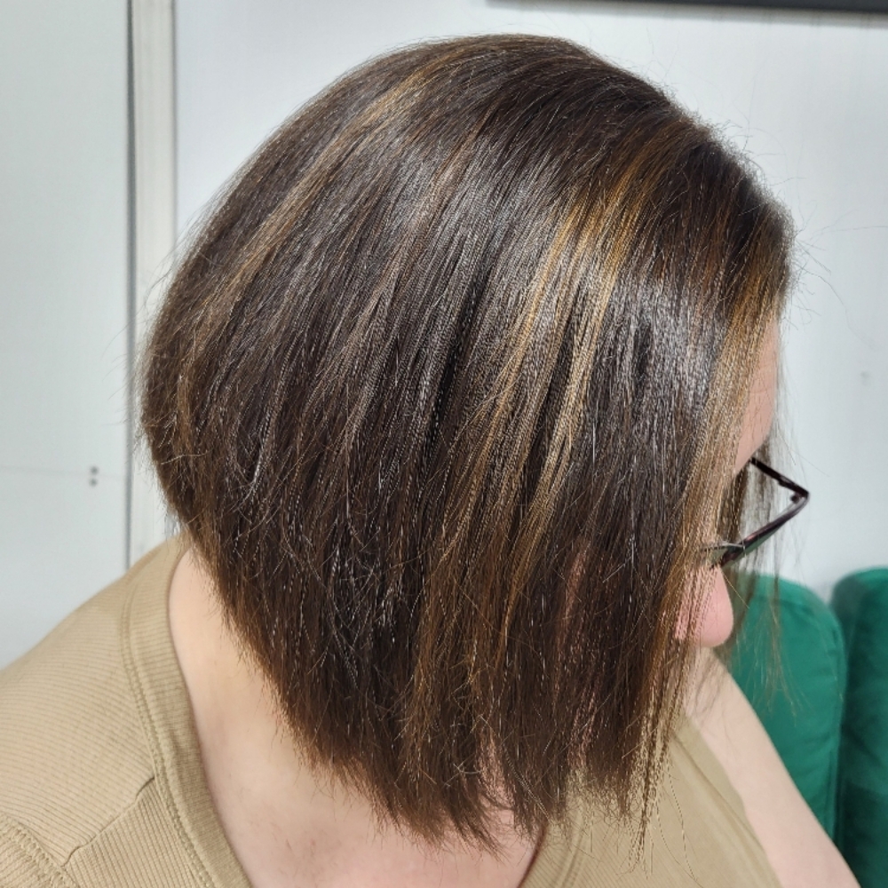 Full High/Lowlights Short (13+) at Creative Cuts & Styles in Springfield, MO