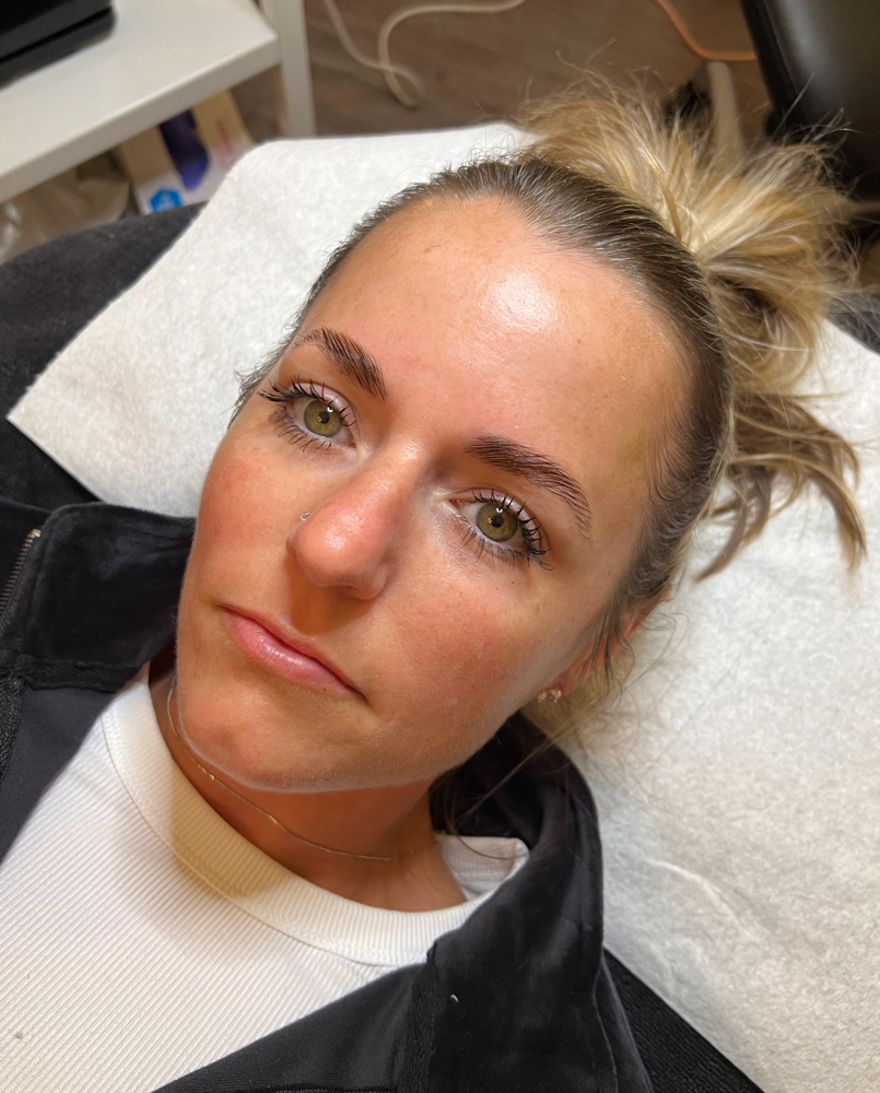 Brow Lamination & Tint