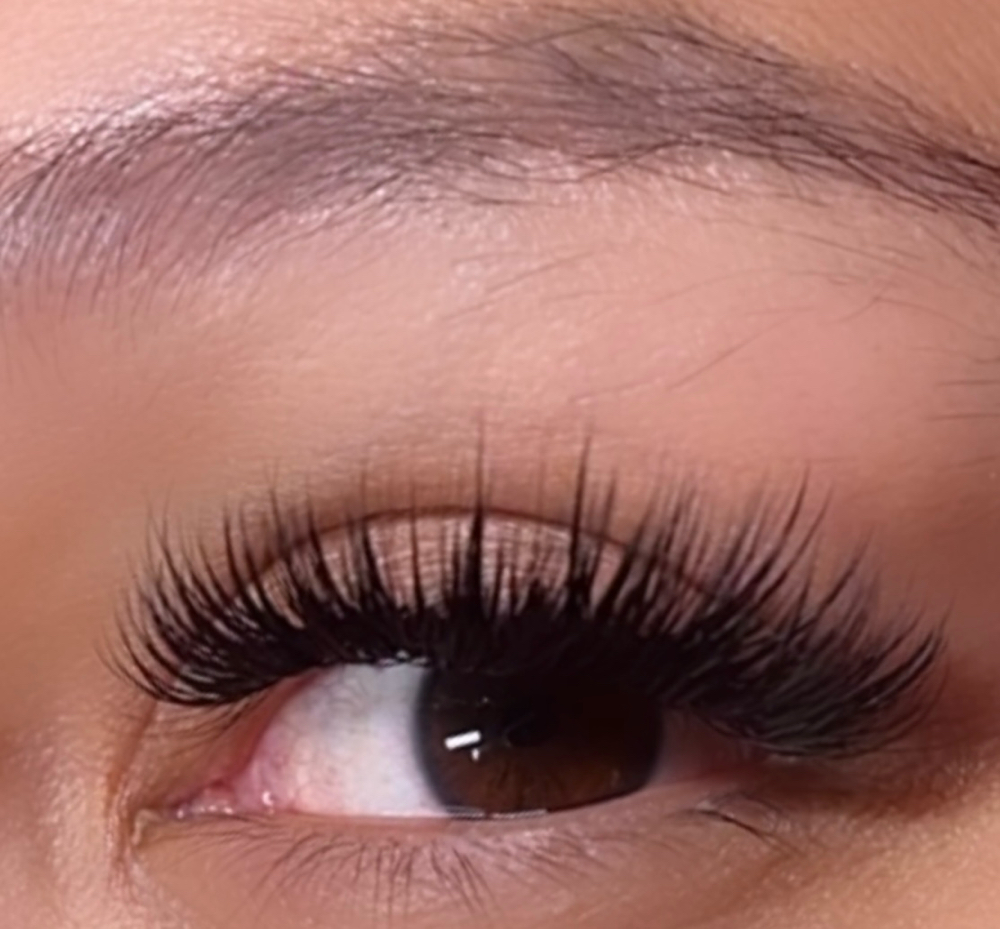 Hybrid Eyelash Extensions