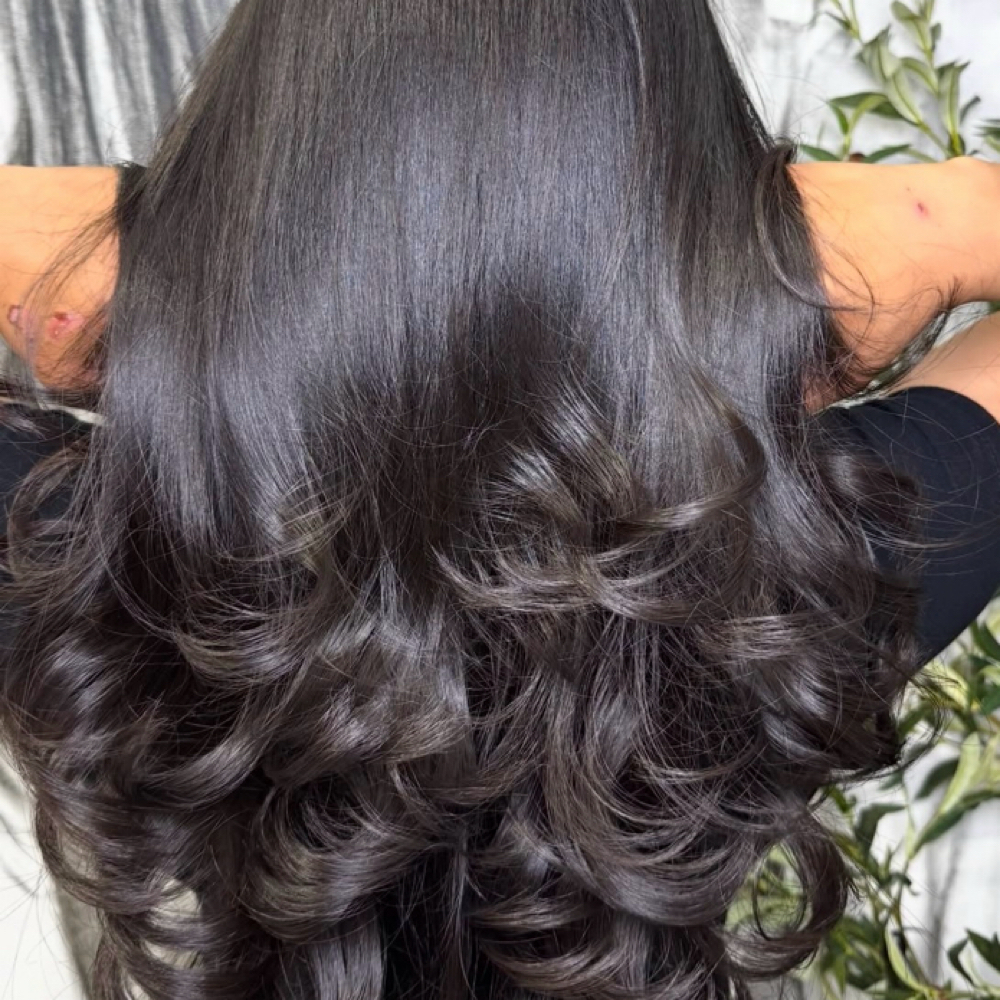 Hair Glossing Treatment at Luna Barber & Beauty Studio in Los Ángeles, CA