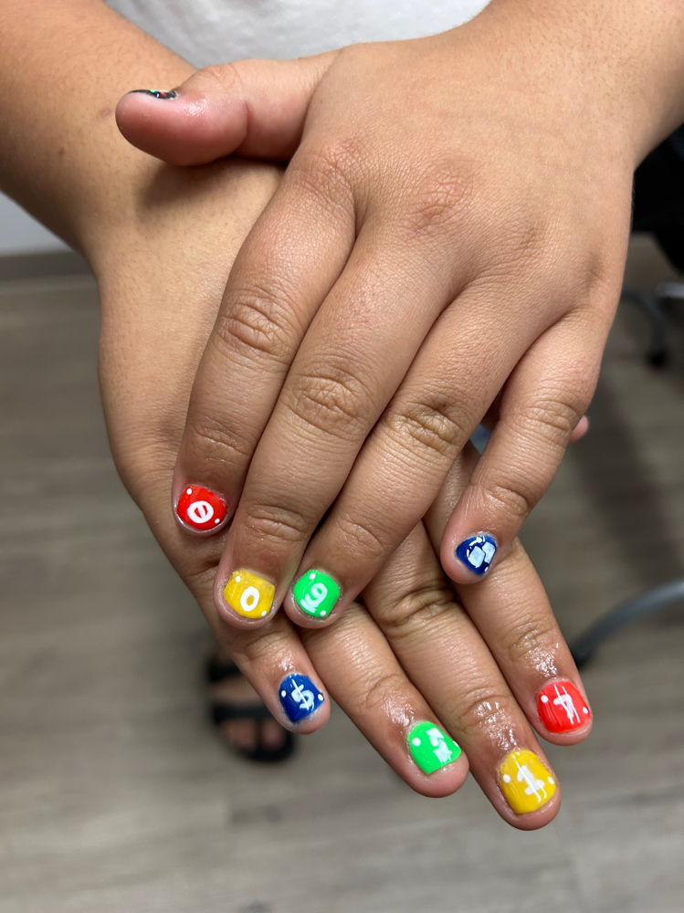 Mini Manicure at D.ROSERVICES in Cudahy, CA