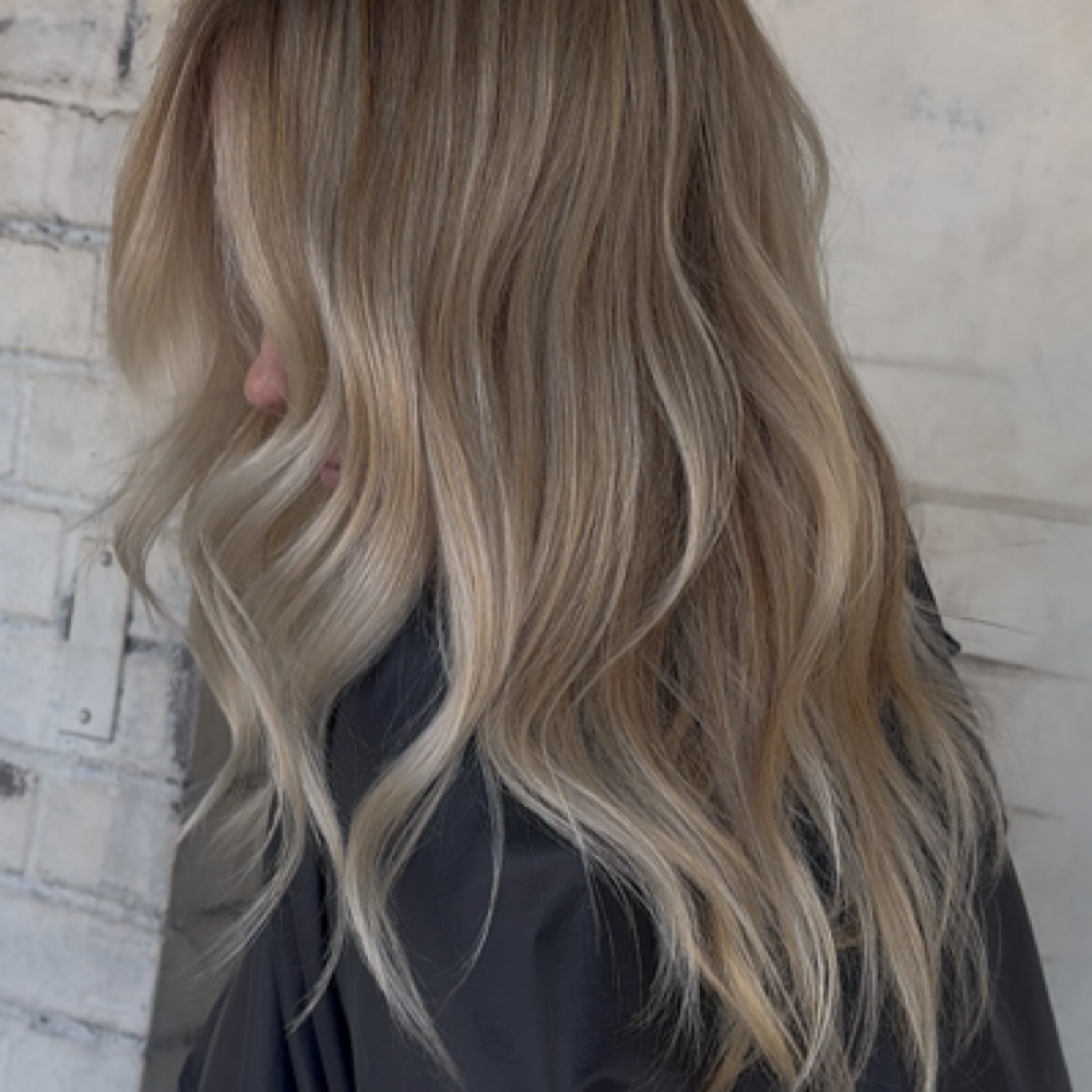 Full Blonding at Sara_sota_hair in Sarasota, FL