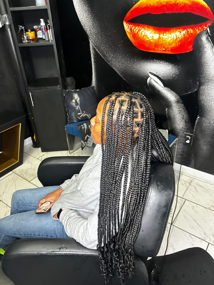 Medium Knotless