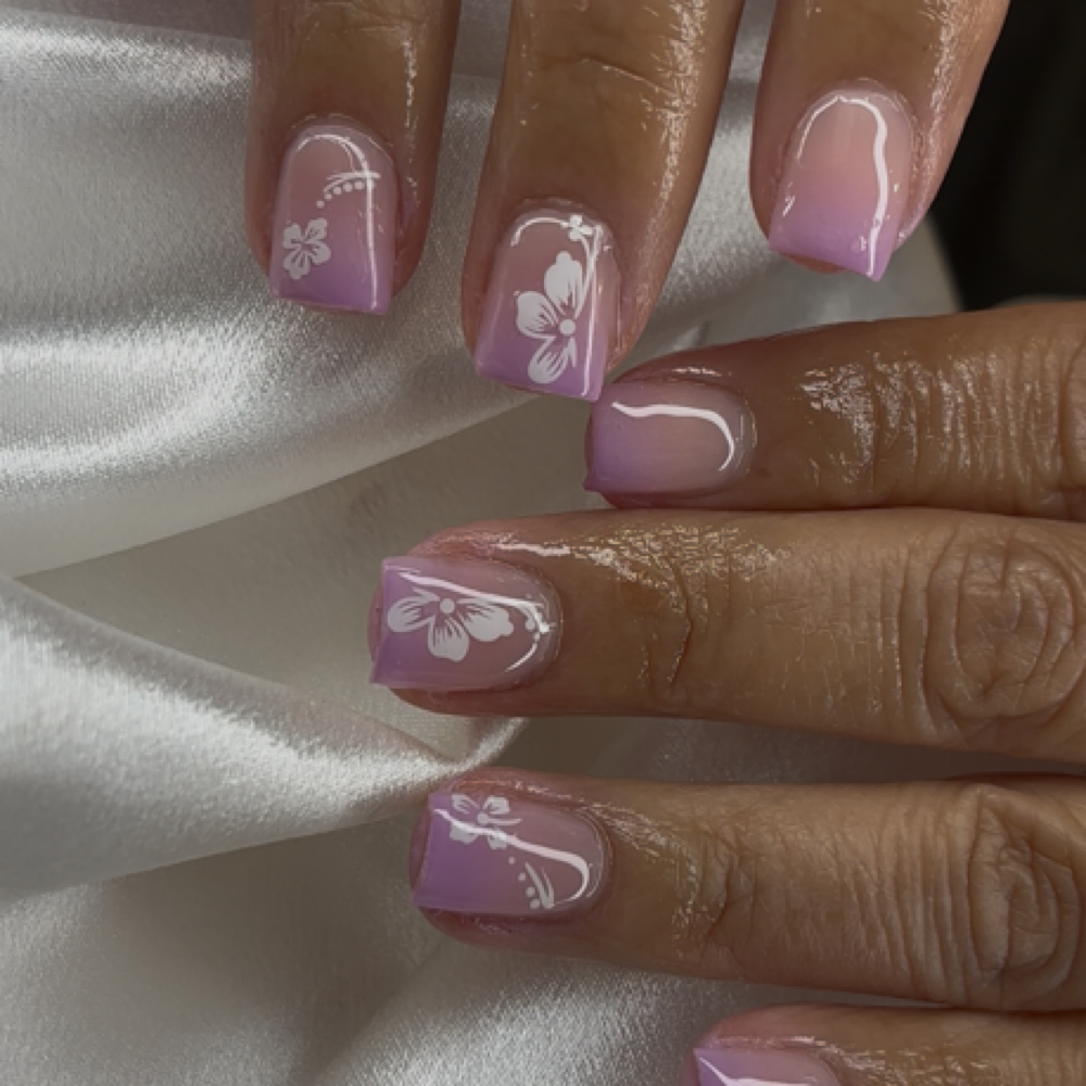 Design Level 2: Signature Set at JaysNails in Roselle, NJ