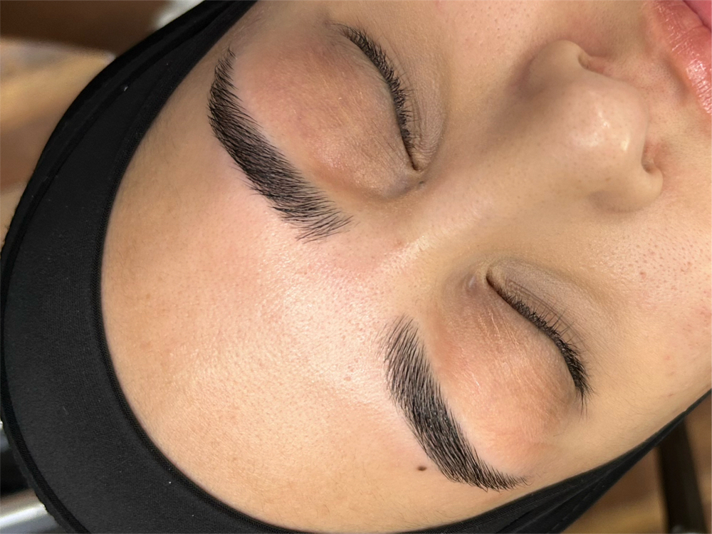 Eyebrow Wax & Sculpt