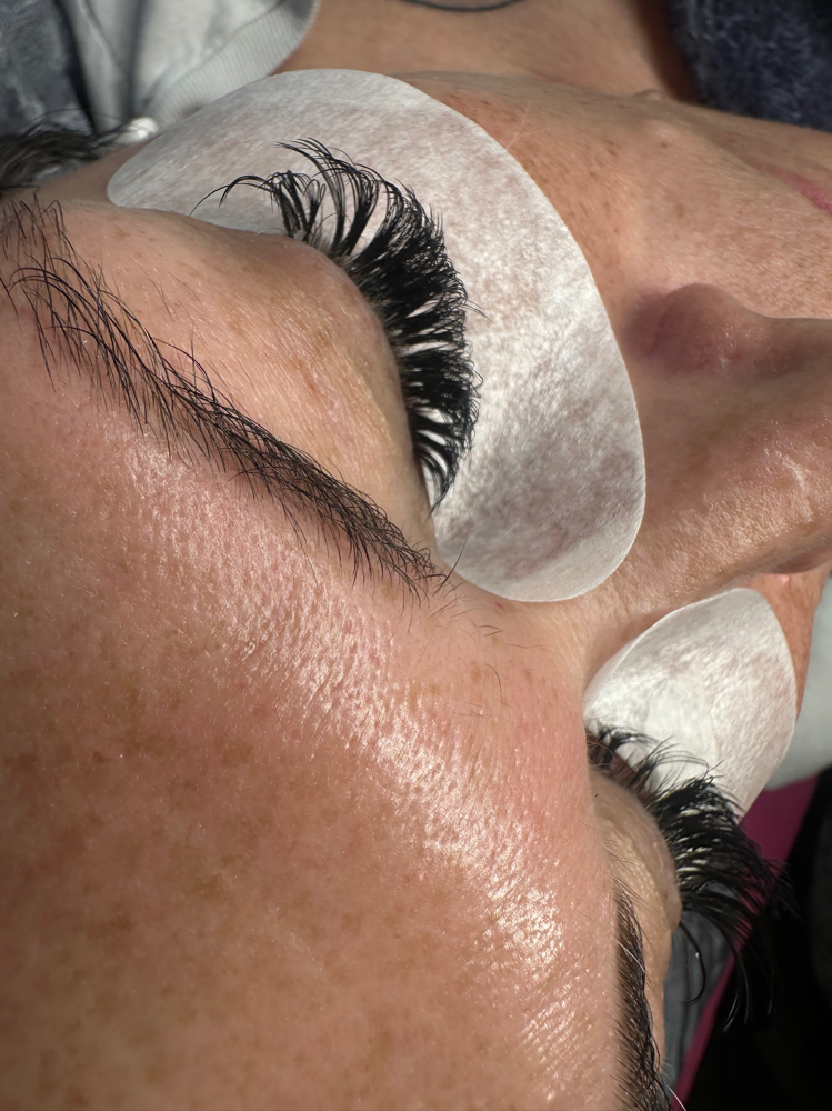 2 Week Lash Fill at Karebear’s Beauty in Hiawatha, IA