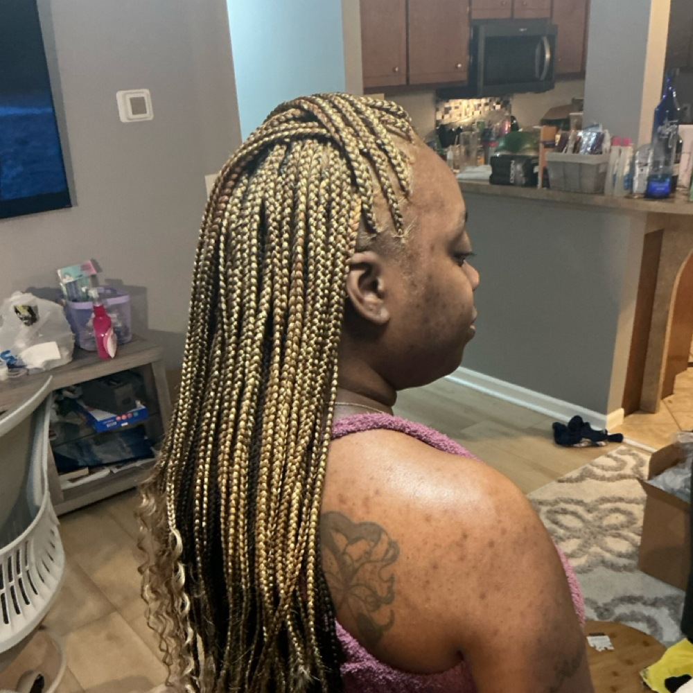 Small Knotless at Majia Fernandes in Columbus, GA