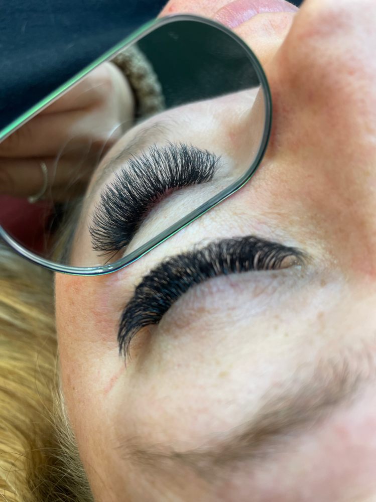 Volume Lashes - Full Set