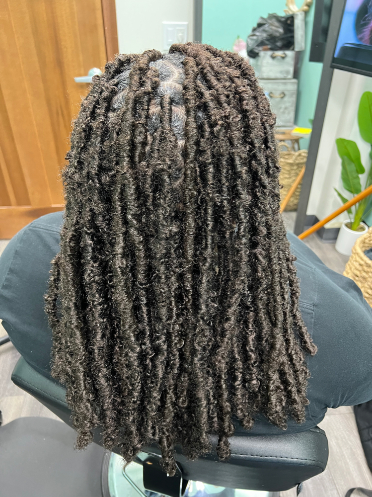 Distressed Locs (Shoulder Length)