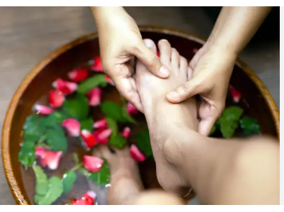 Hand/feet soak and massage only at Seliita's Beauty Corner in Sparks, NV