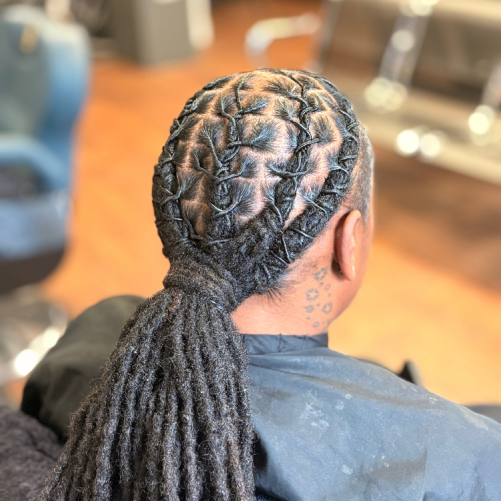 5-10 Barrels at Mochas Lux Locs in Hinesville, GA